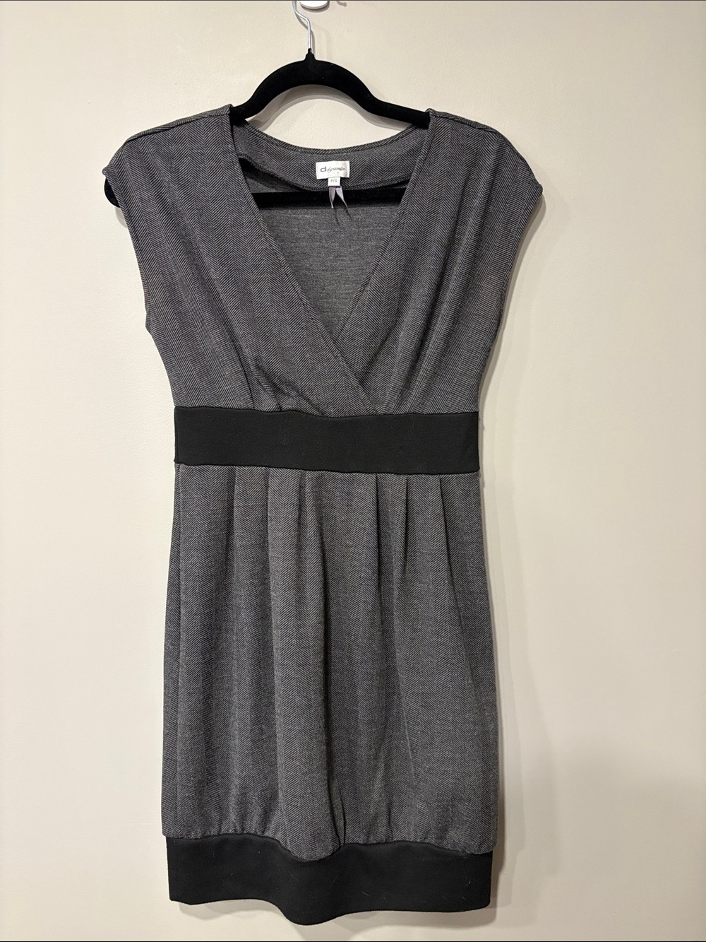Dynamite Gray V‑Neck Wrap Dress with Black Accents